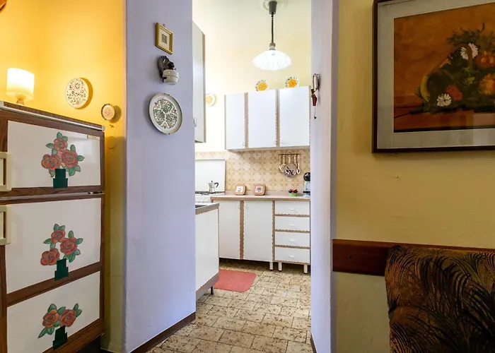 Sweet Honey By Halldis 东戈